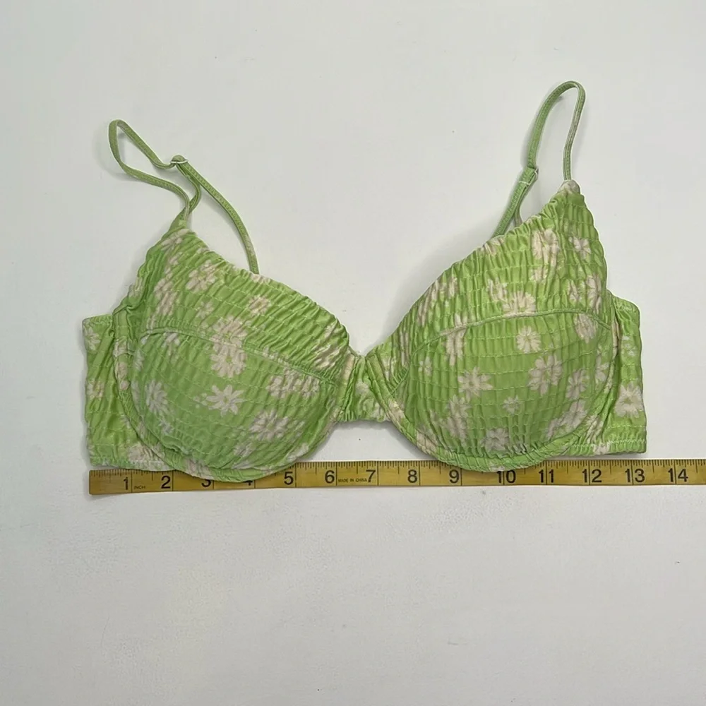 Triangl Saria Spring floral green ruched bikini top size Small ++